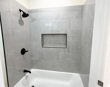 240 W Ontario Street - Photo Thumbnail 7