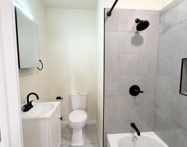240 W Ontario Street - Photo Thumbnail 5