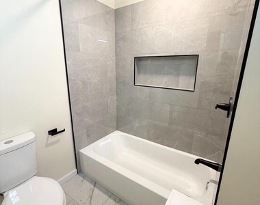 240 W Ontario Street - Photo Thumbnail 6