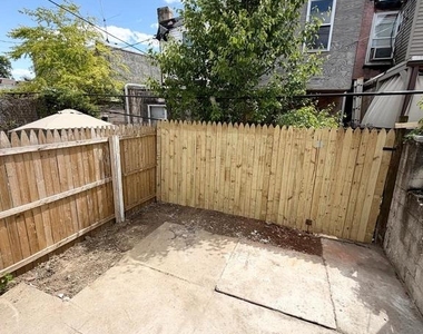 240 W Ontario Street - Photo Thumbnail 13