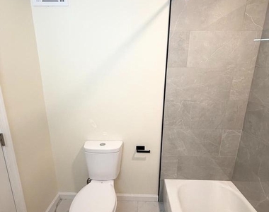 240 W Ontario Street - Photo Thumbnail 7