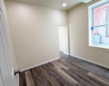 240 W Ontario Street - Photo Thumbnail 9