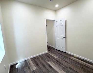 240 W Ontario Street - Photo Thumbnail 10