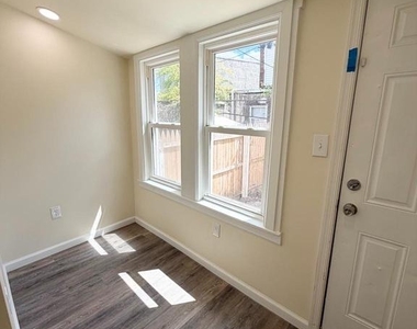 240 W Ontario Street - Photo Thumbnail 11