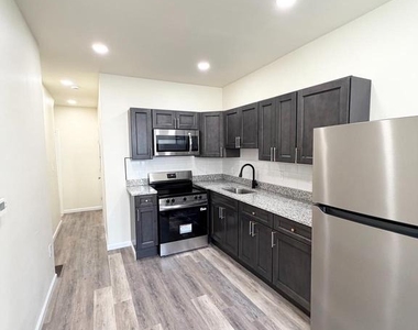 240 W Ontario Street - Photo Thumbnail 2