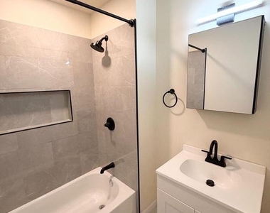 240 W Ontario Street - Photo Thumbnail 5