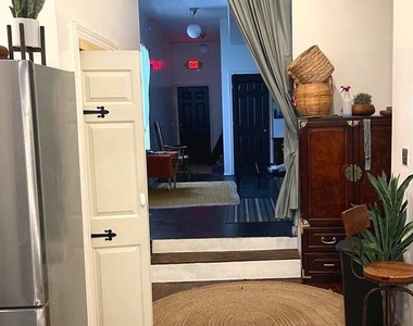 2149 Ridge Avenue - Photo Thumbnail 2