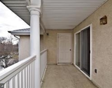 519 Paoli Pointe Drive - Photo Thumbnail 7