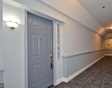 519 Paoli Pointe Drive - Photo Thumbnail 3