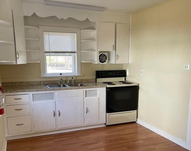 1112 Parkway Avenue - Photo Thumbnail 3