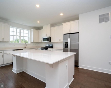 144 Ada Hightower Avenue - Photo Thumbnail 6