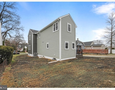 1833 W High Street - Photo Thumbnail 3