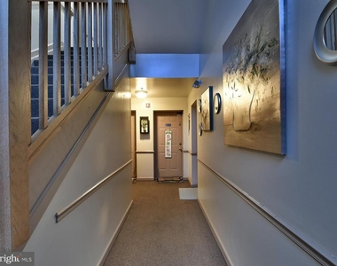 9720 Lake Pointe Court - Photo Thumbnail 3
