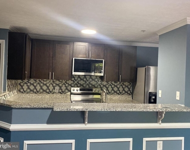 9720 Lake Pointe Court - Photo Thumbnail 12