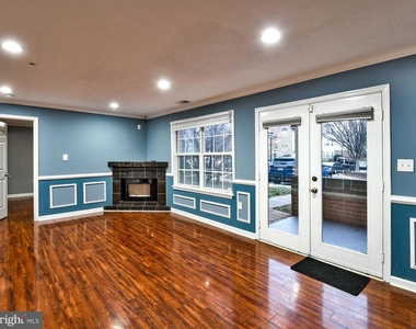 9720 Lake Pointe Court - Photo Thumbnail 7