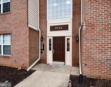 9720 Lake Pointe Court - Photo Thumbnail 2