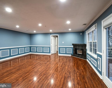 9720 Lake Pointe Court - Photo Thumbnail 6