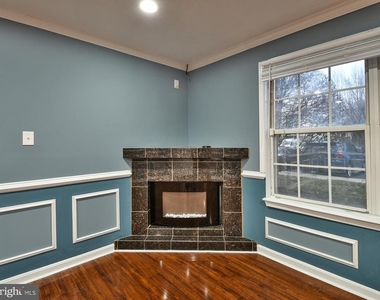 9720 Lake Pointe Court - Photo Thumbnail 8