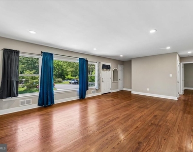 3102 Romain Court - Photo Thumbnail 2