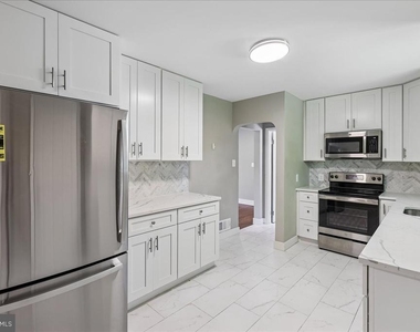3102 Romain Court - Photo Thumbnail 7