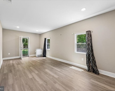 3102 Romain Court - Photo Thumbnail 12