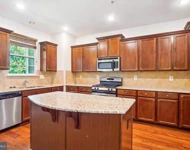 23204 Scholl Manor Way - Photo Thumbnail 2