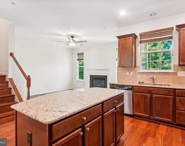 23204 Scholl Manor Way - Photo Thumbnail 3