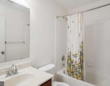 23204 Scholl Manor Way - Photo Thumbnail 16