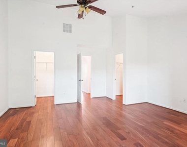 23204 Scholl Manor Way - Photo Thumbnail 11