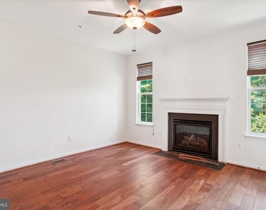 23204 Scholl Manor Way - Photo Thumbnail 5