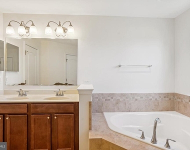 23204 Scholl Manor Way - Photo Thumbnail 13