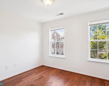 23204 Scholl Manor Way - Photo Thumbnail 14