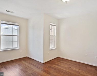 23204 Scholl Manor Way - Photo Thumbnail 15