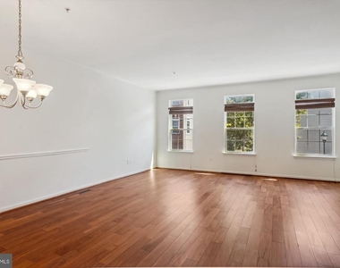 23204 Scholl Manor Way - Photo Thumbnail 6