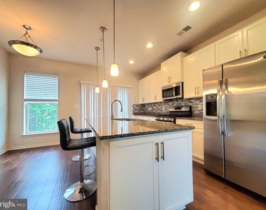 135 Prado Lane - Photo Thumbnail 6