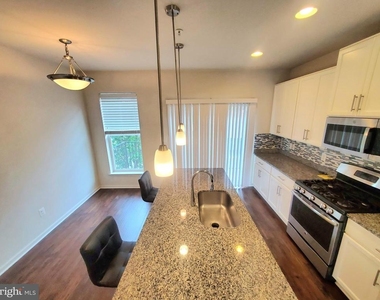 135 Prado Lane - Photo Thumbnail 12