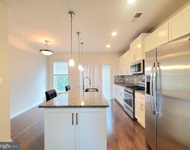 135 Prado Lane - Photo Thumbnail 5