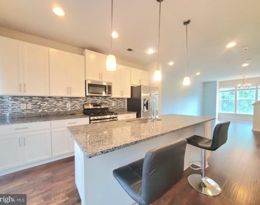 135 Prado Lane - Photo Thumbnail 7