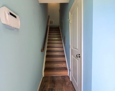 135 Prado Lane - Photo Thumbnail 4