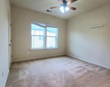 135 Prado Lane - Photo Thumbnail 17