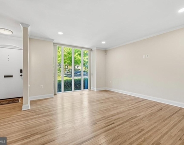 10841 Deborah Drive - Photo Thumbnail 3