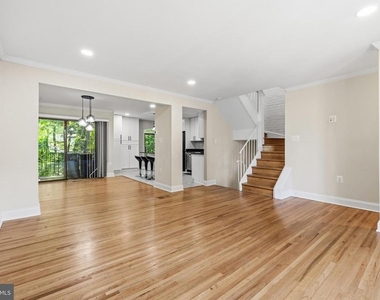 10841 Deborah Drive - Photo Thumbnail 2