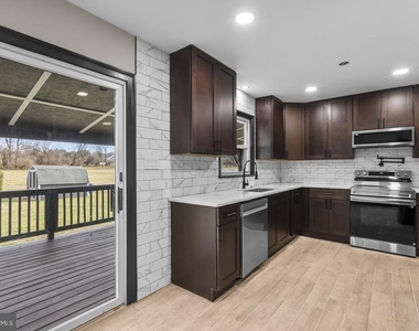 3887 Shadywood Drive - Photo Thumbnail 10
