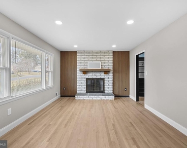 3887 Shadywood Drive - Photo Thumbnail 4