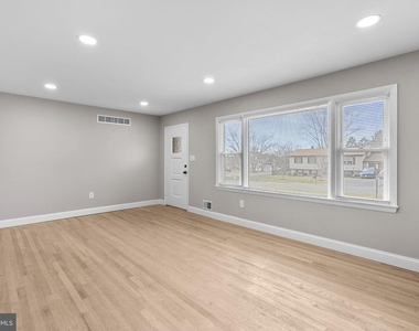 3887 Shadywood Drive - Photo Thumbnail 2