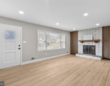 3887 Shadywood Drive - Photo Thumbnail 3