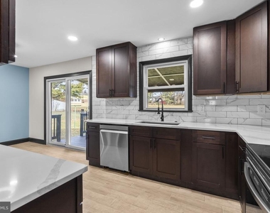 3887 Shadywood Drive - Photo Thumbnail 8