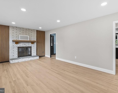 3887 Shadywood Drive - Photo Thumbnail 5