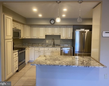 33 Stonehenge Circle - Photo Thumbnail 2