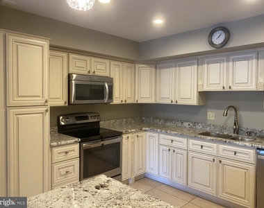 33 Stonehenge Circle - Photo Thumbnail 4